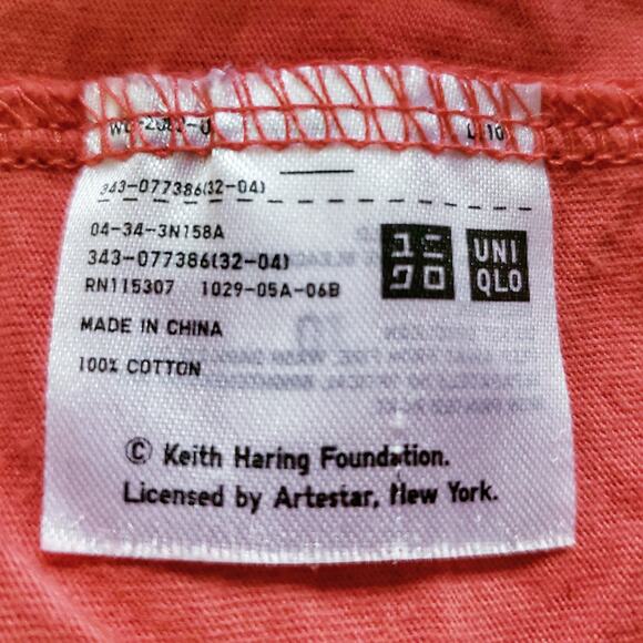 UNIQLO x KEITH HARING unisex pop art holding heart red tee pocket t-shirt Size M - Picture 5 of 7